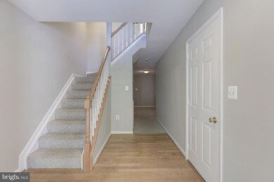 2432 Clover Field Cir, Herndon, VA 20171 - photo 4