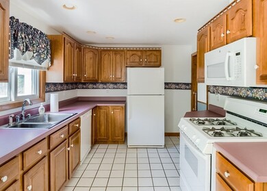 51 Tarrytown Ln, Worcester, MA 01602 - photo 2