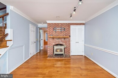 818 Bashford Ln, Alexandria, VA 22314 - photo 4