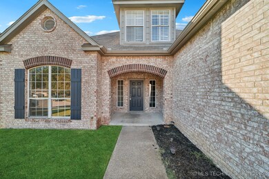 204 S Walnut Ave, Broken Arrow, OK 74012 - photo 2