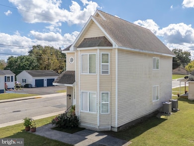 1176 W 6th St, Laurel, DE 19956 - photo 3