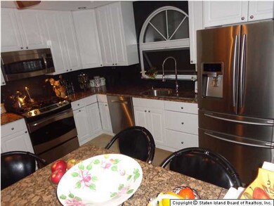 19 Edgegrove Ave, Staten Island, NY 10312 - photo 2