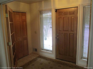 9102 Lake Crest Dr, Whitmore Lake, MI 48189 - photo 6