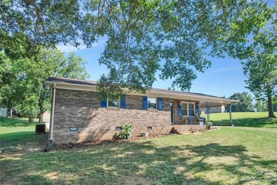 512 Goldwater St, Shelby, NC 28152 - photo 3