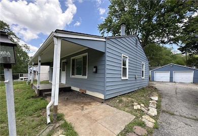 809 S Carlisle Ave, Independence, MO 64054 - photo 2