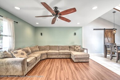 06-LIVING ROOM