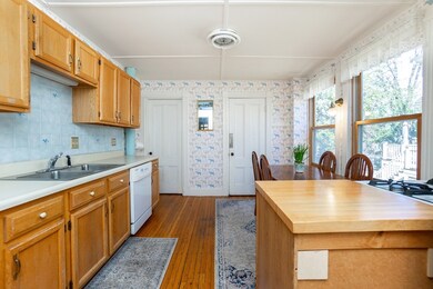 31 Clark Ln, Waltham, MA 02451 - photo 4