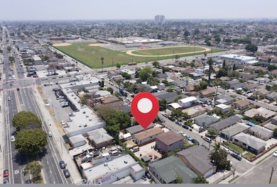 837 W Spruce St, Compton, CA 90220 - photo 4