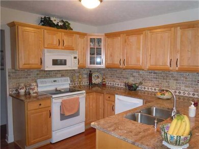 Kitchen. Beautiful kitchen with new granite counte