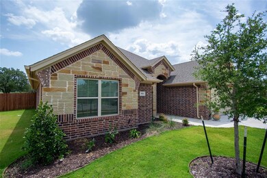 916 E 5th St, Springtown, TX 76082 - photo 2