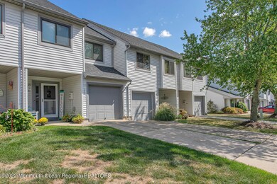 131 Lexington Cir, Matawan, NJ 07747 - photo 3