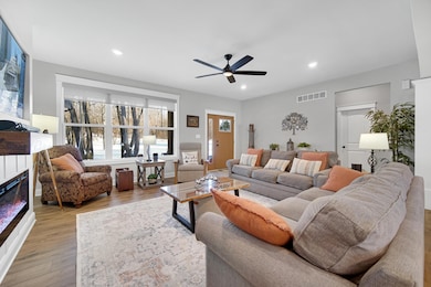 212 N 600 W, Valparaiso, IN 46385 - photo 5