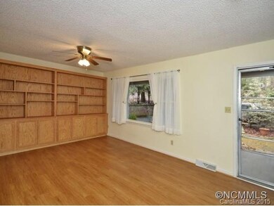 34 Stockwood Ln, Asheville, NC 28803 - photo 3