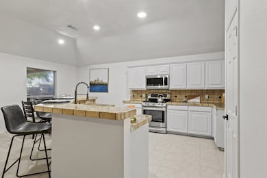 401 Barbara Jean Ln, Burleson, TX 76028 - photo 7