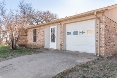 121 Starlight Ln, Springtown, TX 76082 - photo 2