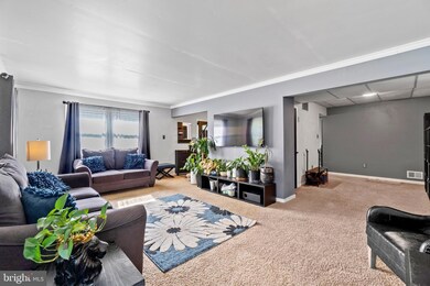 12143 Dove Cir, Laurel, MD 20708 - photo 4