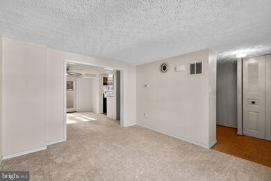 414 Shady Glen Dr, Capitol Heights, MD 20743 - photo 3