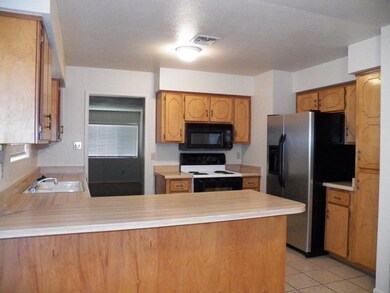 4572 W 16th Ln unit 3, Yuma, AZ 85364 - photo 2