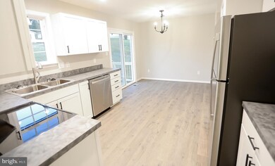 489 Lee St, Strasburg, VA 22657 - photo 5