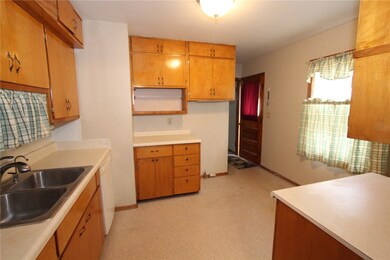 2905 Walnut Ave, Mattoon, IL 61938 - photo 3