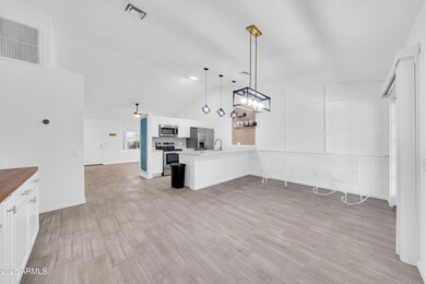 3201 W Mohawk Ln-4