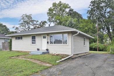 1037 Chestershire Rd, Columbus, OH 43204 - photo 2