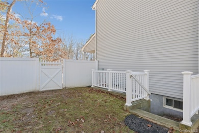 262 Walker Ave, East Patchogue, NY 11772 - photo 4