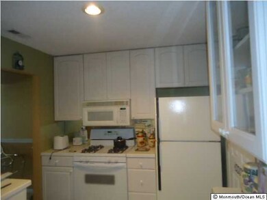 266 Sunshine Ct, Englishtown, NJ 07726 - photo 2