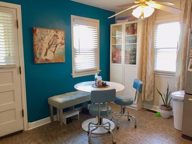 Eat-in Kitchen