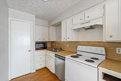 906 N Lbj Dr unit 4, San Marcos, TX 78666 - photo 2