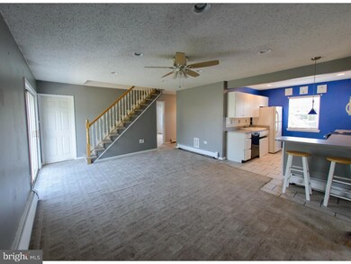 51 Apricot Ln, Levittown, PA 19055 - photo 4