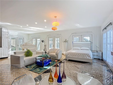 10242 Vanderbilt Dr, Naples, FL 34108 - photo 5