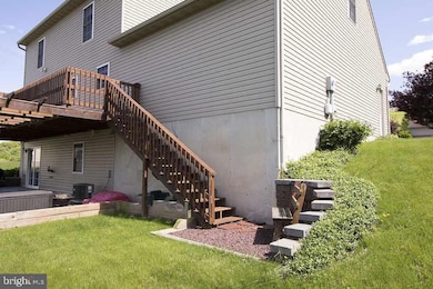 190 Brendan Mews, Mount Wolf, PA 17347 - photo 2