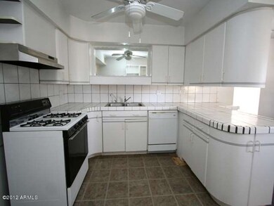022-177295 kitchen_