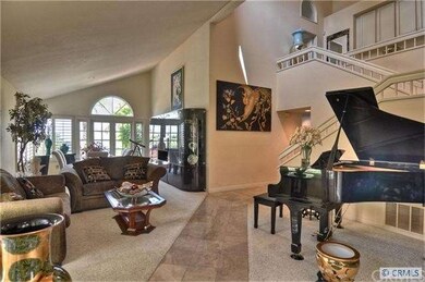 Living room with Vaulted ceilings