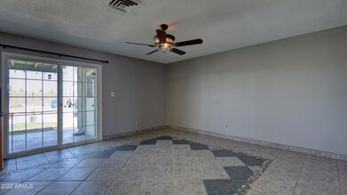 6 - Dining area