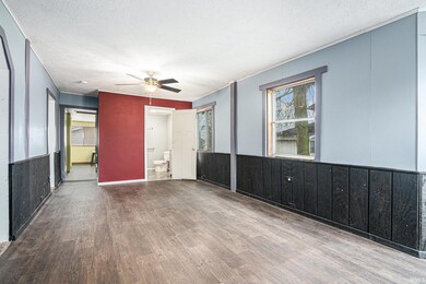 806 N Harrison St, Syracuse, IN 46567 - photo 4