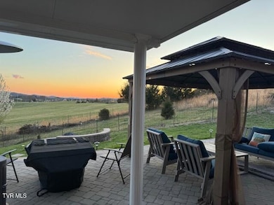 191 apple lake backyard