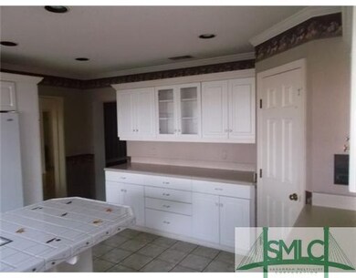 Kitchen. Wet Bar