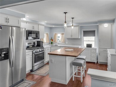 153 Finch Ln, Bath, PA 18014 - photo 3