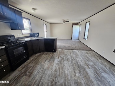 714 27th St W, Williston, ND 58801 - photo 5