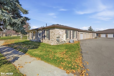 14765 Madison Ct, Shelby Township, MI 48315 - photo 2