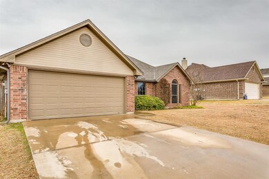 314 Carlisle Dr, Weatherford, TX 76085 - photo 2