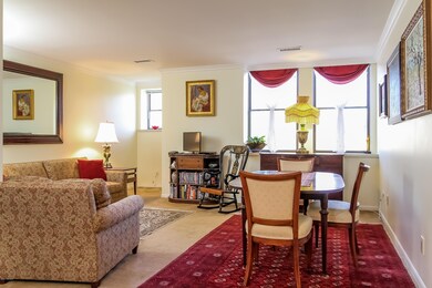 007-Living_Room-2204793-large