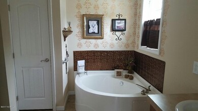 42 Cain Lane (Master Bath) (Picture #2)