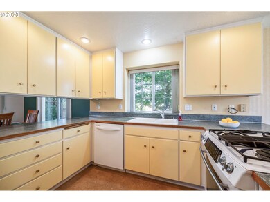 2692 Kalmia St, Eugene, OR 97404 - photo 6