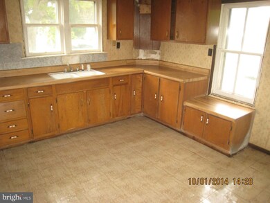 321 E Liberty St, Chambersburg, PA 17201 - photo 2