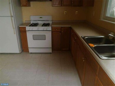 206 Canary Ln, Mount Holly, NJ 08060 - photo 4