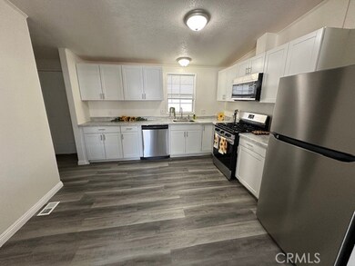 880 N Lake St unit 82, Hemet, CA 92544 - photo 3