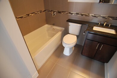 6134 N Washtenaw Ave unit 2R, Chicago, IL 60659 - photo 4